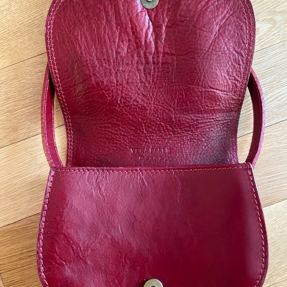 Red Italian leather crossbody purse - Picture 4 of 10